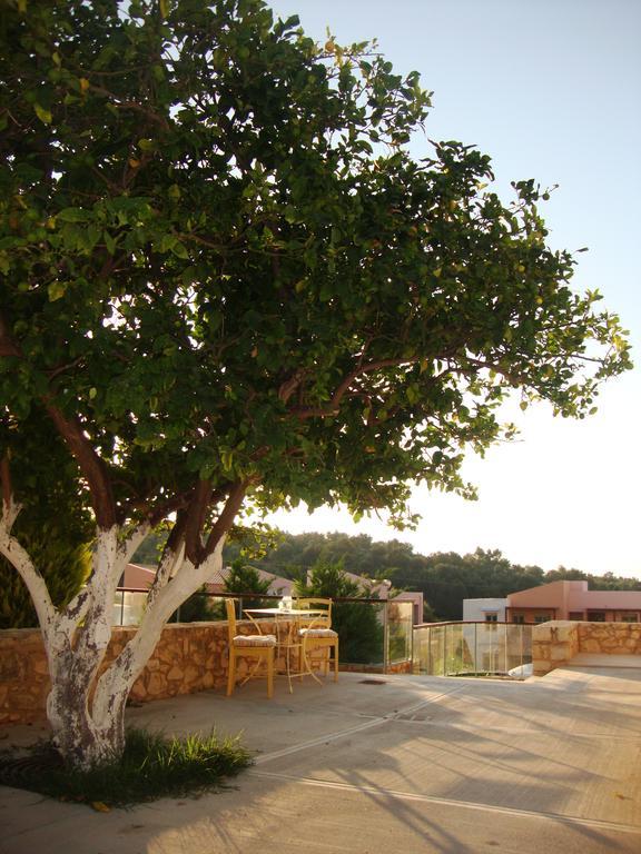 Loutra Resort Exterior photo